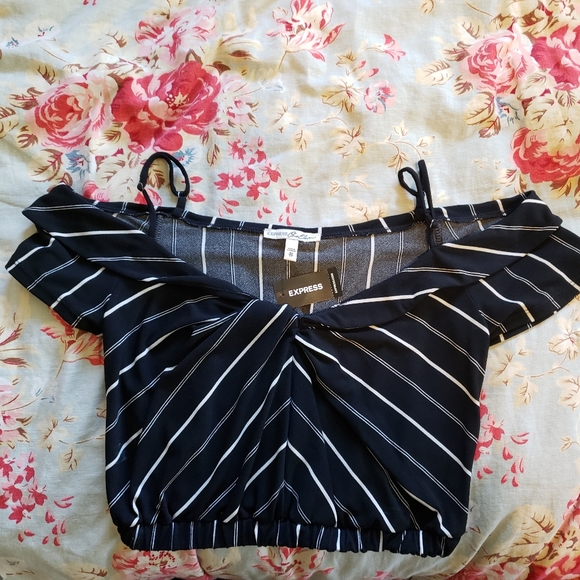 Express Tops - Express wrap crop top